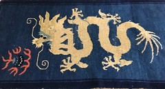 AN ANTIQUE SINGLE DRAGON 🐉 CHINESE RUG COLLECTOR ITEM