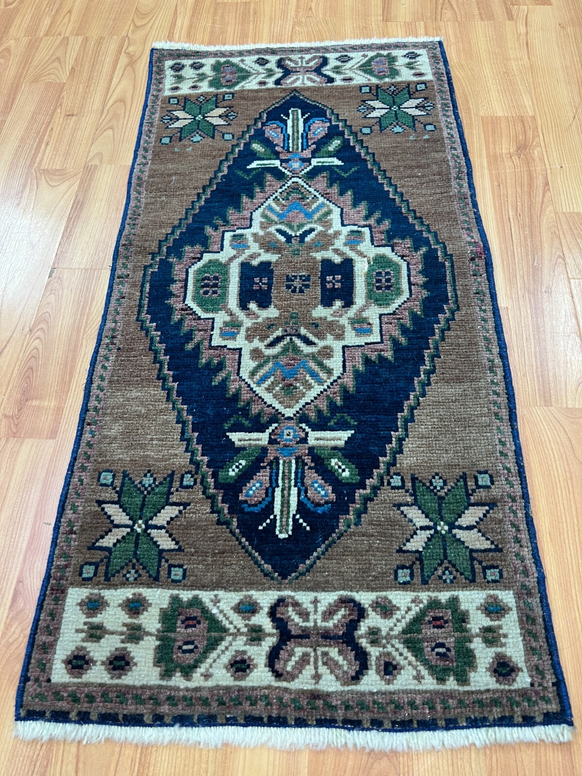 1'4" x 2'9" Turkish Ser api Oriental Rug - 1920s - Hand Made - 100% Wool gallery