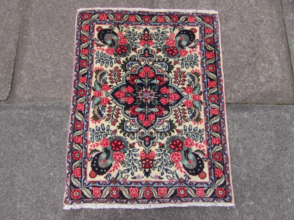 Fine Vintage Hand Made Traditional Rug Oriental Wool White Red Rug 81x63cm