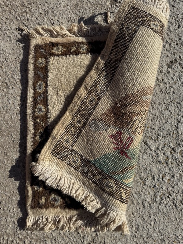 Gorgeous Handmade Wool Chukar Birds Rug from Turkey - 54 cm x 49 cm gallery