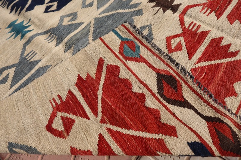 150 X 210 CM Stunning Super Fine Quality Flat Weave Natural Vegetable Dye Kilim gallery