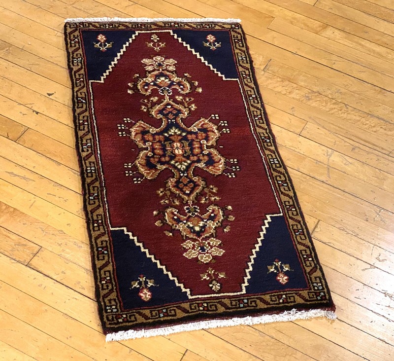 Lovely Vintage 1950-1960's Wool Pile, Natural Dye Rug Turkey 3’4”x1’8” gallery