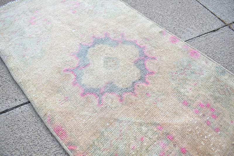 Vintage Turkish Rug 18'' x 37'' Muted Dye Oushak Rug Hand-knotted Small Wool Rug gallery