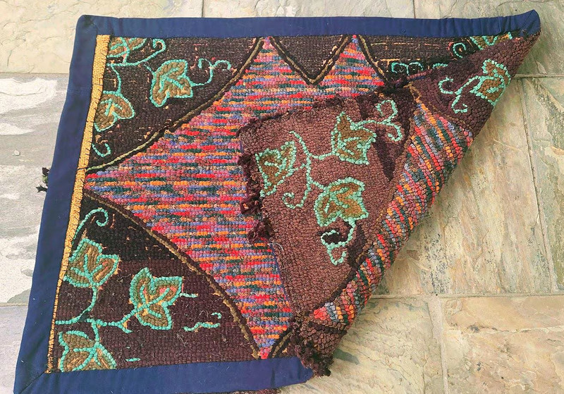 Vintage Primitive Hand Hooked Rag Rug Folk Art Leaf Textile Wall Decor 25½ x 19½ gallery