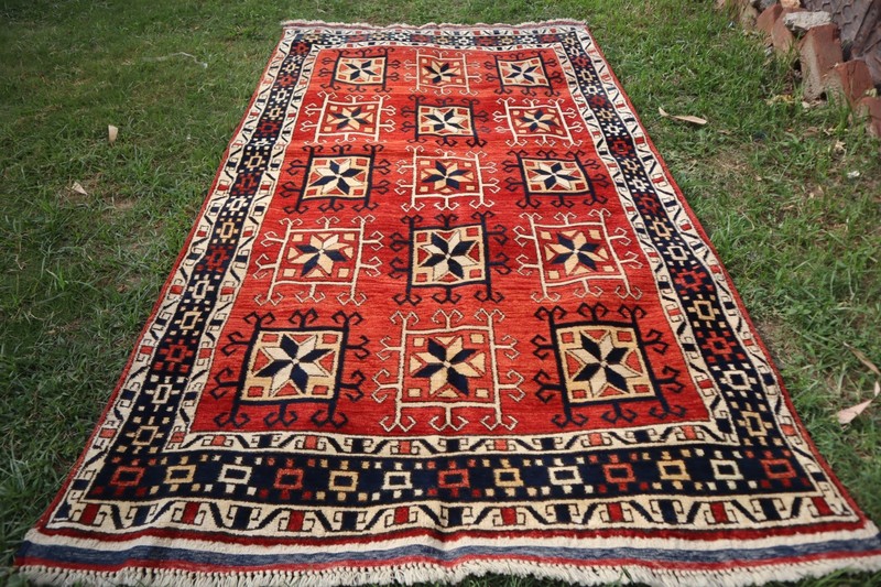 COLLECTORS' ITEM Stunning Vintage Natural Vegetable Dye Caucasian Shirvan Carpet gallery