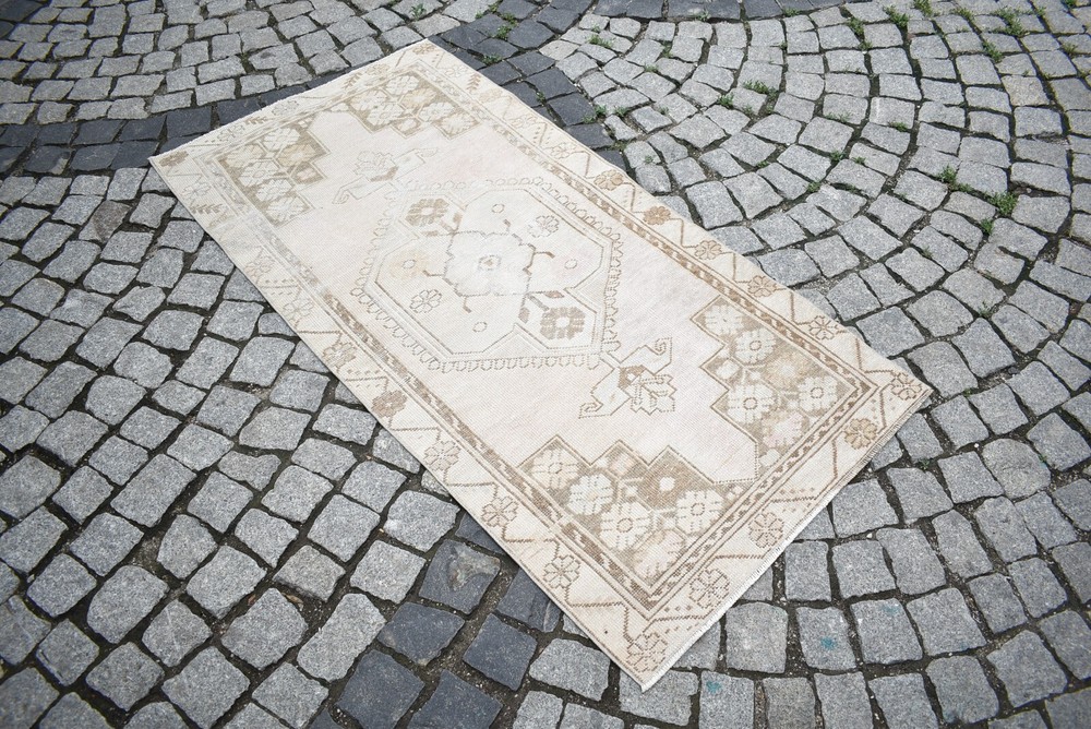 Turkish Rug 32'' x 64'' Vintage Anatolian Muted Dye Oushak Rug Hand Knotted Rug