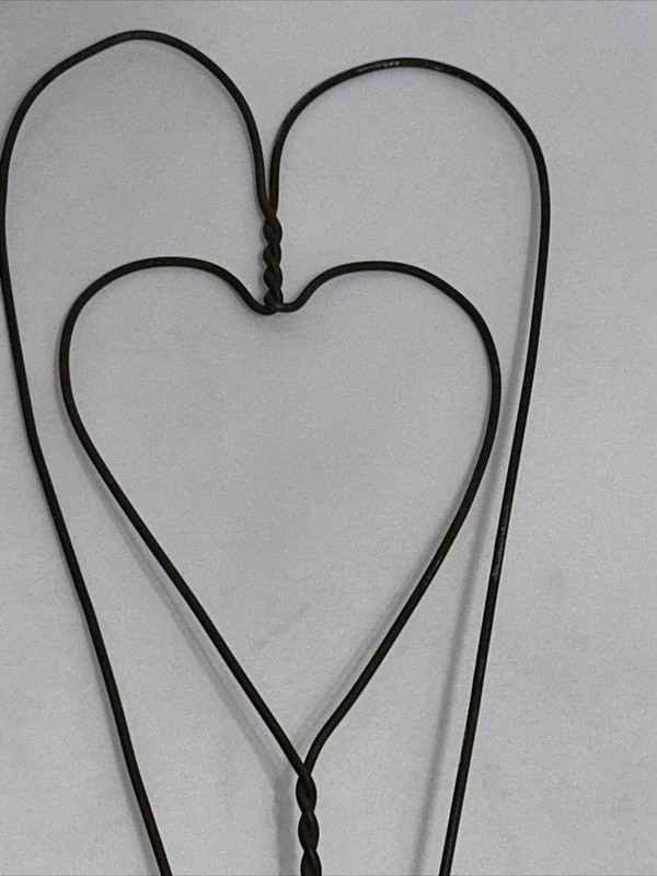 PRIMITIVE HEART TWISTED WIRE BRAIDED RUG BEATER WOOD HANDLE FARMHOUSE DECOR gallery