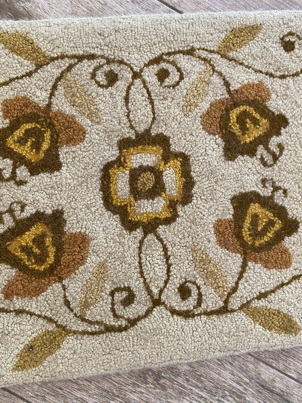 vintage 1970s cabin crafts 100% Acrylic Small Rug Mat Tassels Flower Pattern MCM gallery