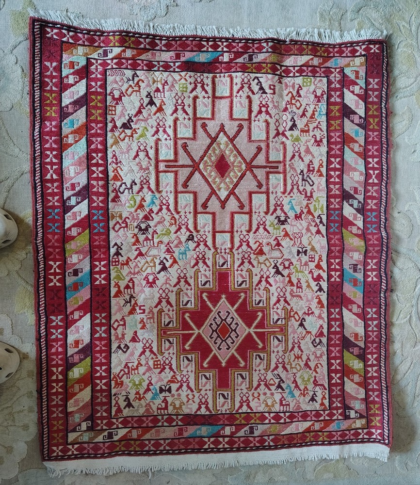 Handwoven Vintage Turkish rug 32.5 in x 40 in