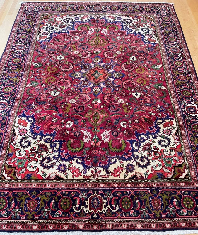 Vintage Heriz Hand-Woven Middle Eastern Rug 11' 4" x 8' 6" gallery