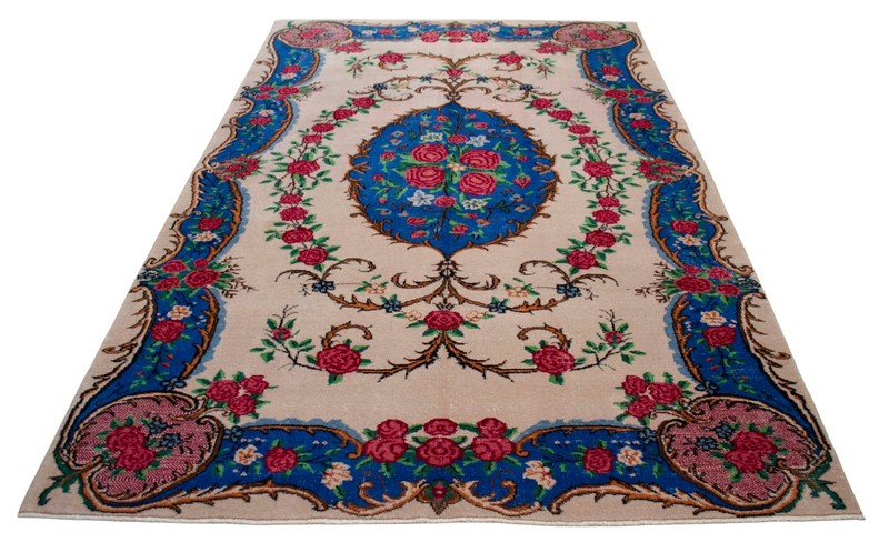 Vintage 1970s Hand-Woven Turkish Anatolian Low Pile Wool Rug 5'11"x9'3" | Floral gallery
