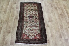ANTIQUE ORIENTAL TRIBAL RUG, FLORAL DESIGN 132 x 67 cm