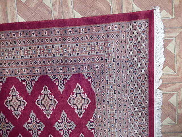 4' 1'' x 6' 5'' Diamond-Shaped Handmade Courage Symbol Transitional Rug B-78155 gallery