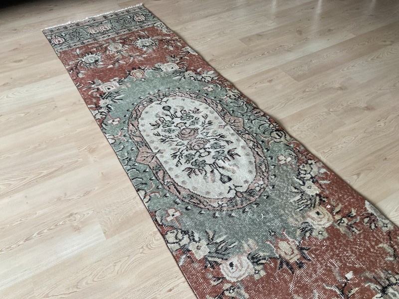 Red rug, Turkish rug, Vintage Rug, Narrow rug, Runner rug, 2.5 x 9.4 ft gallery