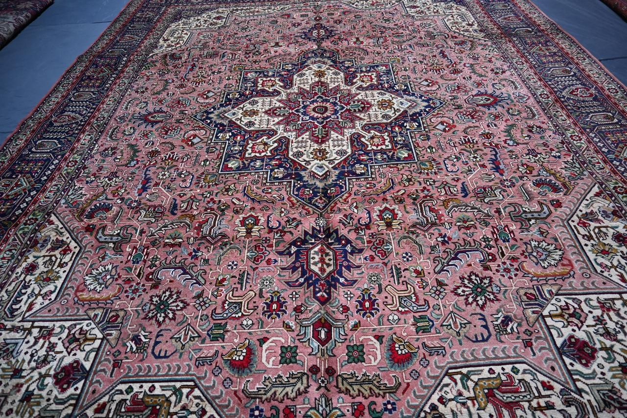 400 X 290 CM COLLECTORS ITEM Stunning Vintage Oriental Heraz Palace Area Carpet gallery