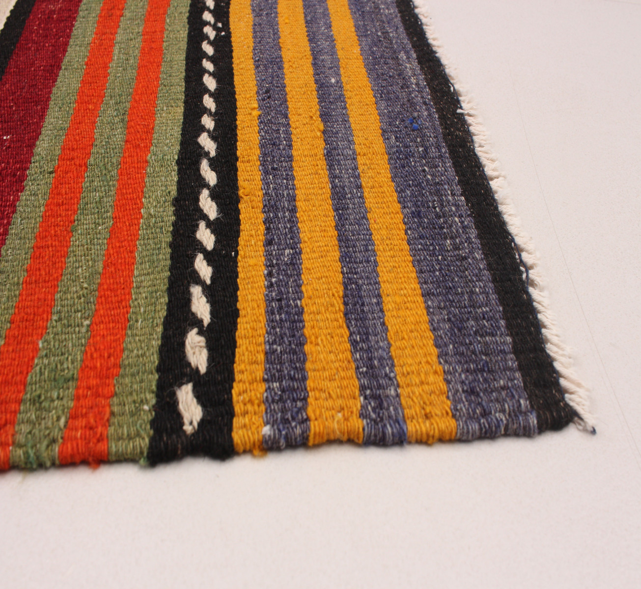 Vintage 5'1" x 9'7" Traditional Wool Hand Woven Oriental Area Rug gallery