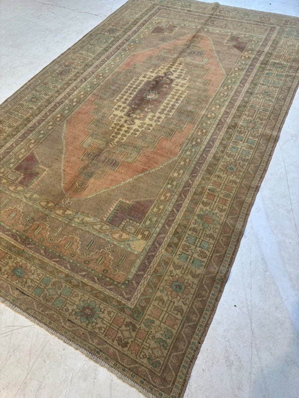 Oriental Hand-Knotted Wool Gallery Size Turkish Oushak Beige/Green 6' x 9'10" gallery