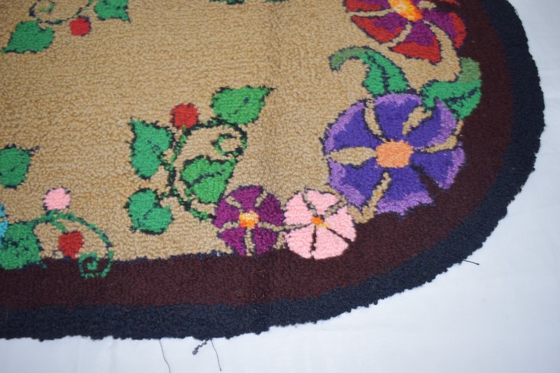 VINTAGE OVAL HOOKED HOOK RUG MCM TAN WITH BLACK FLORAL BOARDER 22X35" gallery