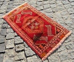 Vintage Anatolian Rug 18” x 33” Turkish OUSHAK Carpet Yastik Rug Wool Pile Rug