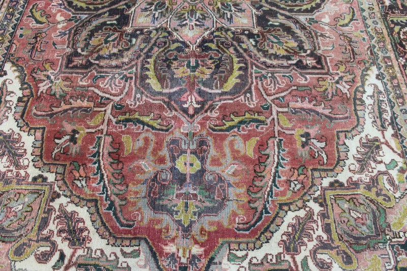 Antique Handmade Oriental Heriz Wool Rug Medallion 340 x 235cm (11’2” x 7’9”) gallery