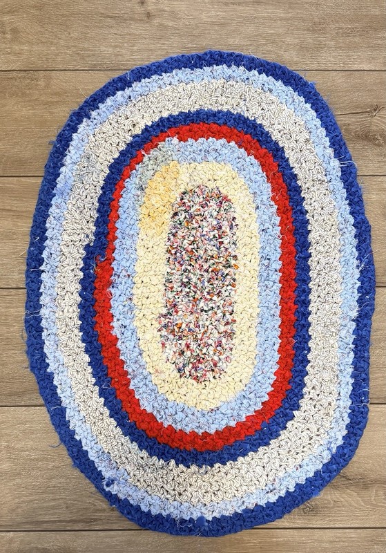 Vtg Handmade Braided Rag Rug Oval Americana Farmhouse Blue Red 29.5x21 gallery