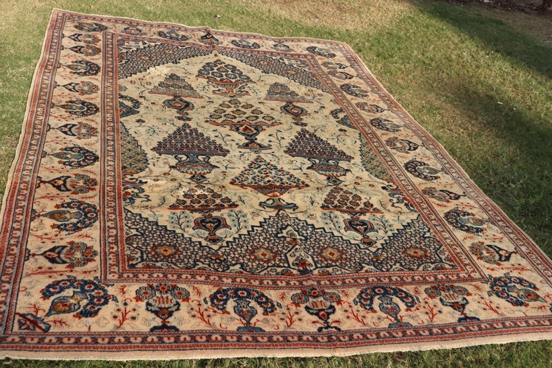 9.5 X 6.5 foot COLLECTORS ITEM Vintage Stunning Oriental Habibian Floral Carpet gallery
