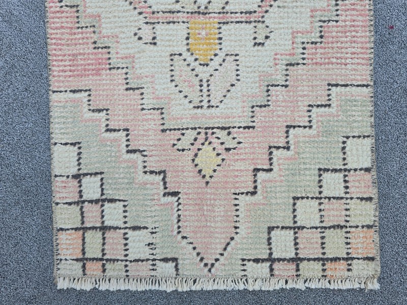 Small Vintage Turkish Oushak Rug 1.3x2.8 Hand Knotted Wool Pink Cream Black gallery