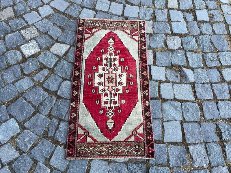 Turkish Vintage Small Rug Handmade Wool Bohemian Bath Mat Rug 1,5 x 2,8 ft gallery