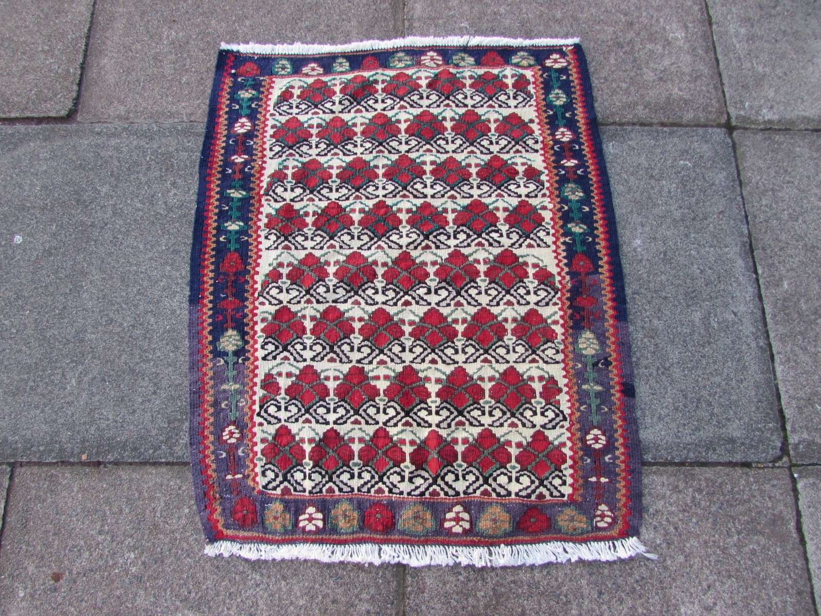 Fine Vintage Traditional Hand Made Oriental Wool White Red Small Kilim 86x68cm gallery