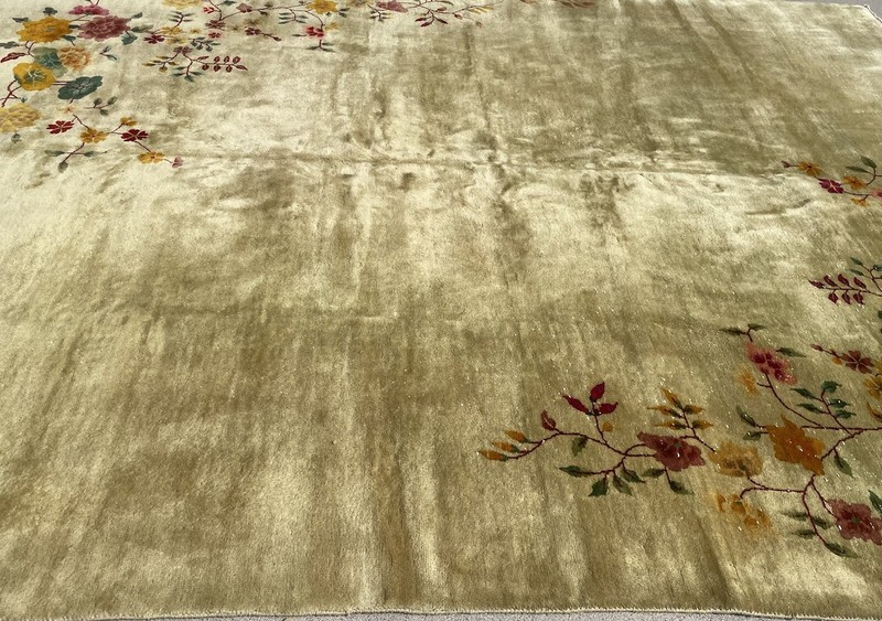 AN ATTRACTIVE LIME GREEN CHINESE ART DECO RUG gallery