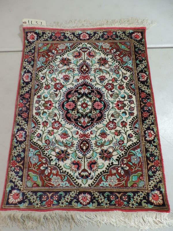 23" x 31" 100% Silk Rug Carpet gallery