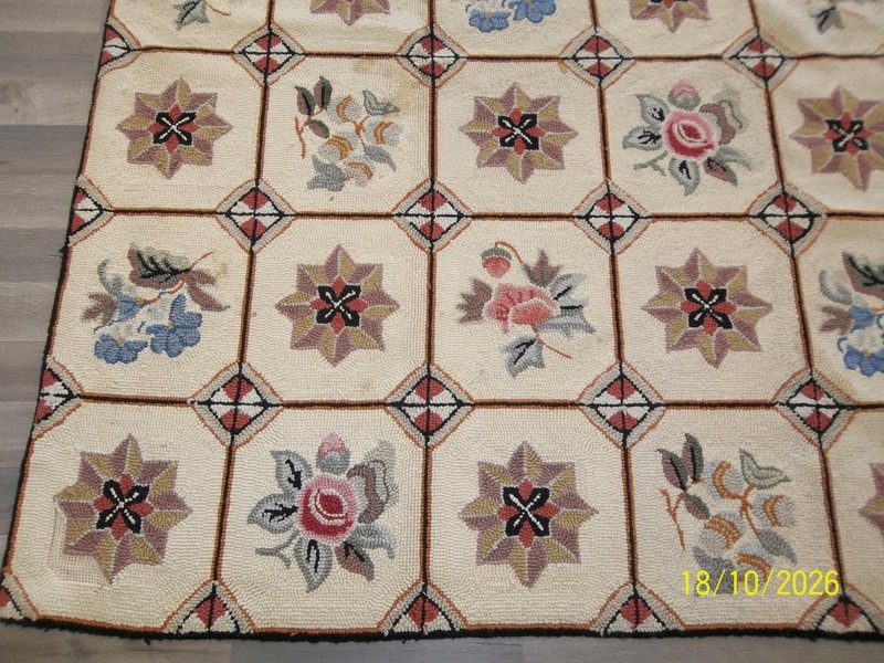 VINTAGE SHABBY AMERICAN WOOL LOOPED HAND HOOKED RUG 112" X 91" FLOWER PANEL gallery