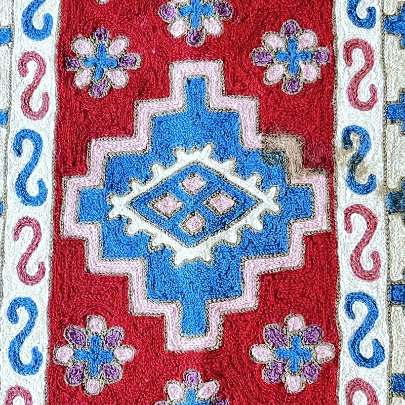 India Hand Hooked Wool Kashmir Indian Chain Stitch Crewel Rug 48x30 Vintage gallery