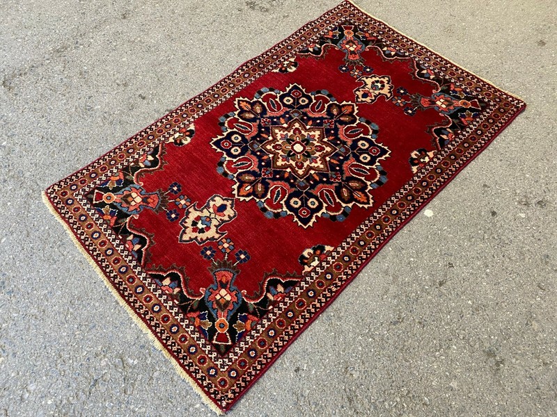 VINTAGE KESHAN RUG, HAND MADE RED EASTERN WOOL FLORAL CARPET (5FT X 3FT) CLEAN gallery