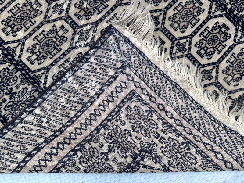 COLLECTORS' ITEM SEMI ANTIQUE BUHARA GEOMETRIC PATTERN FINE WOVEN TRIBAL CARPET gallery