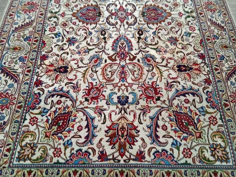 Exquisite Hand-knotted Rug paroxysmal size: 7' X 9' gallery