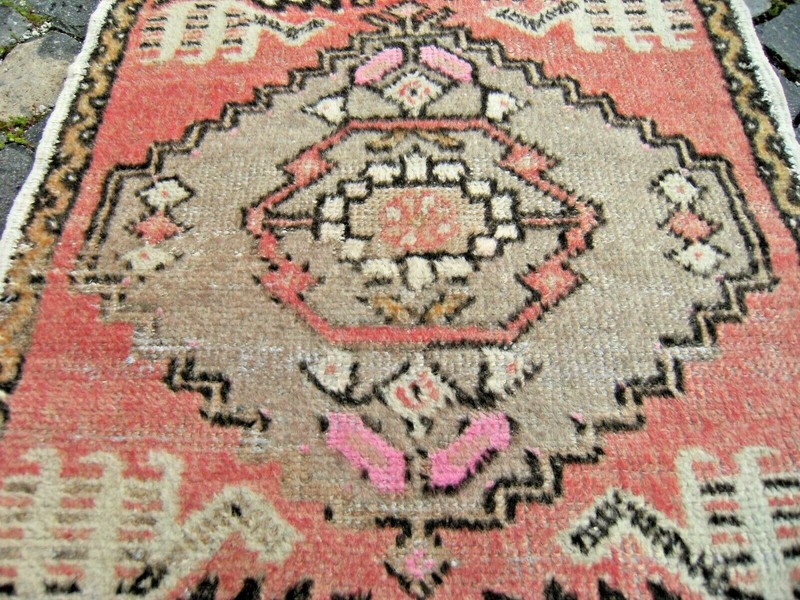 Turkish Rug 21'' x 34'' Vintage Muted Dye Rug Hand-knotted Small Oushak Wool Rug gallery