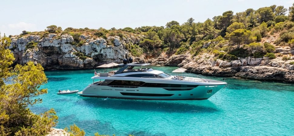 Kaş tekne kiralama turu ile gizli koyları keşfedin.